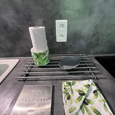 Les Caselas * غرامات