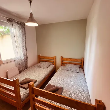 Les Caselas بيت للعطل