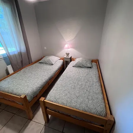 Les Caselas بيت للعطل