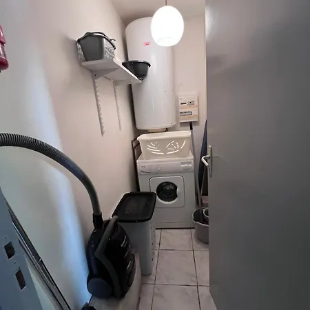 Les Caselas * غرامات