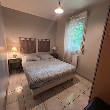 Les Caselas بيت للعطل