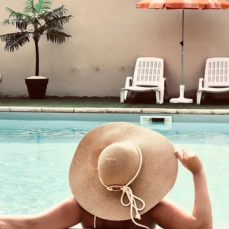 Les Caselas * غرامات